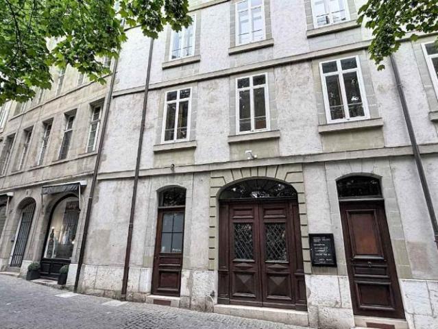 Appartement de 8 pièces en triplex avec terrasse à la Vieille Ville