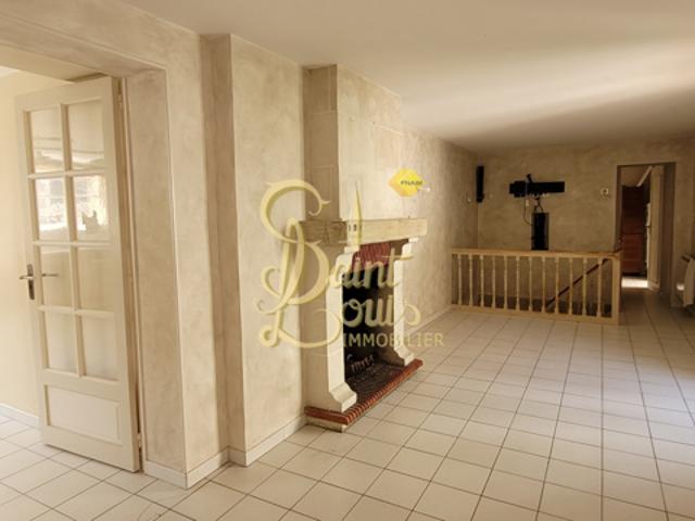 APPARTEMENT DE 96 M2 EN DUPLEX AVEC ESPACE DE RANGEMENT EN R