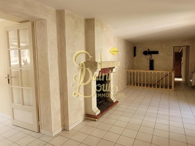 Appartement De 96 M2 En Duplex Avec Espace De Rangement En R. 96m² Richelieu