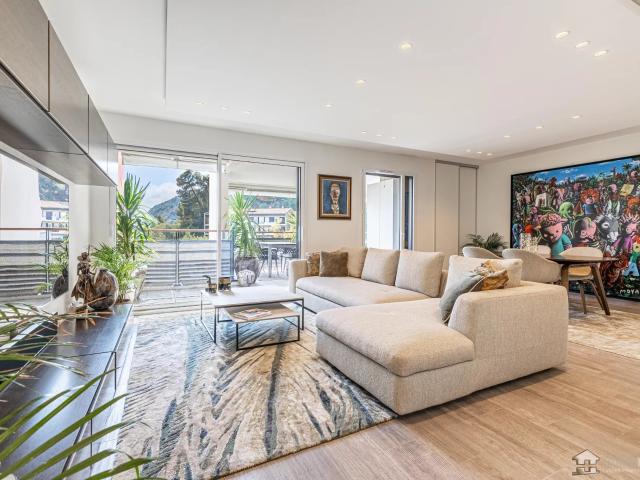 Appartement de 108 m2 avec 3 chambres dans une résidence con. 108m² Eze
