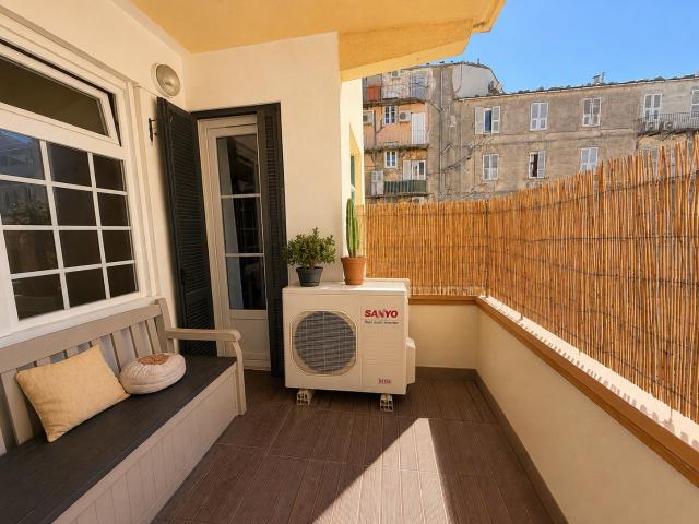 Appartement de 108 m2, de type T4, traversant et lumineux