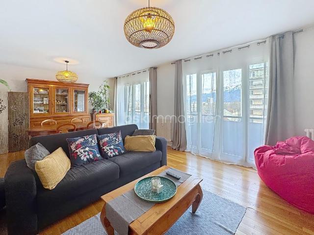 Appartement de 110m2 avec balcon + cave