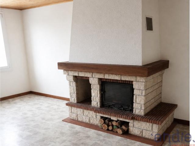 Appartement de 130 m², avec terrain pentu de 1200m² privé, double garage et combles de 165m² aménageables