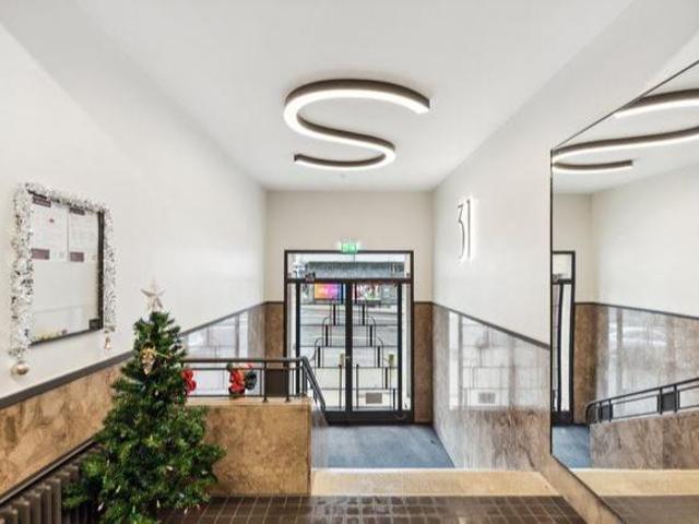 Appartement de 1,5 pièces au Rez supérieur distribué comme suit