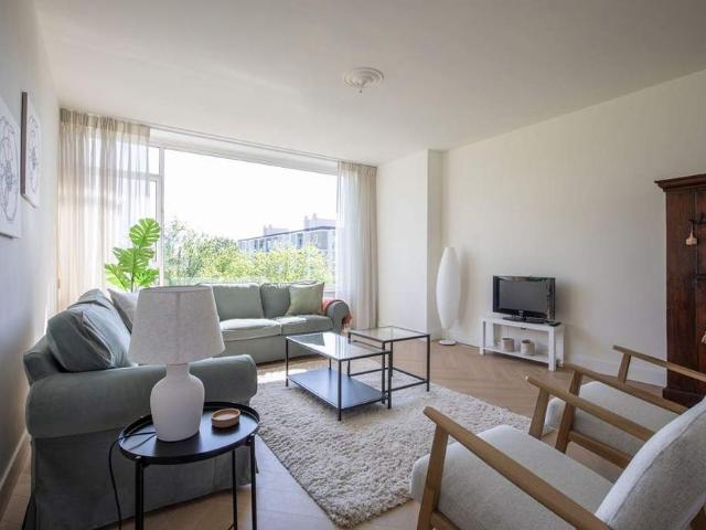 Appartement de 2 chambres au dernier étage, Groen van Prinstererlaan, La Haye À louer