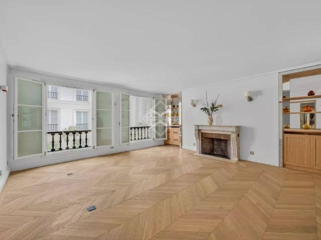Appartement de 2 chambres de luxe à Tour Eiffel, Invalides – Ecole Militaire, Saint Thomas d’Aquin, France