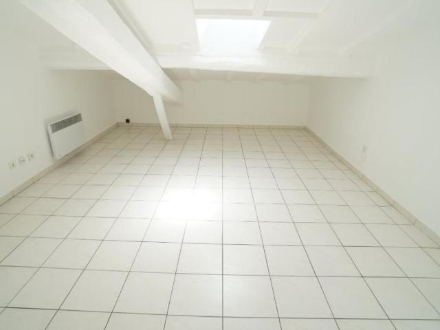 Appartement de 2 Pièces à louer / NICE / PORT