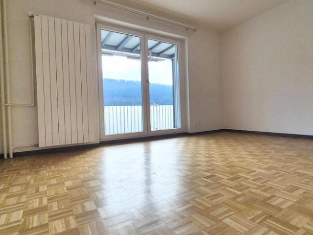 Appartement de 2 pièces avec grand balcon et ascenseur!