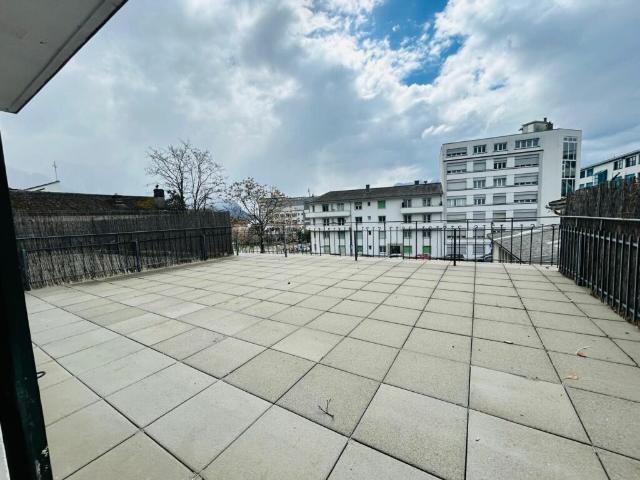 Appartement de 2 pièces avec grande terrasse