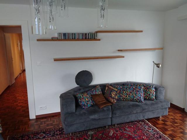 Appartement de 2.5 pièces au 16ème étage avec balcon