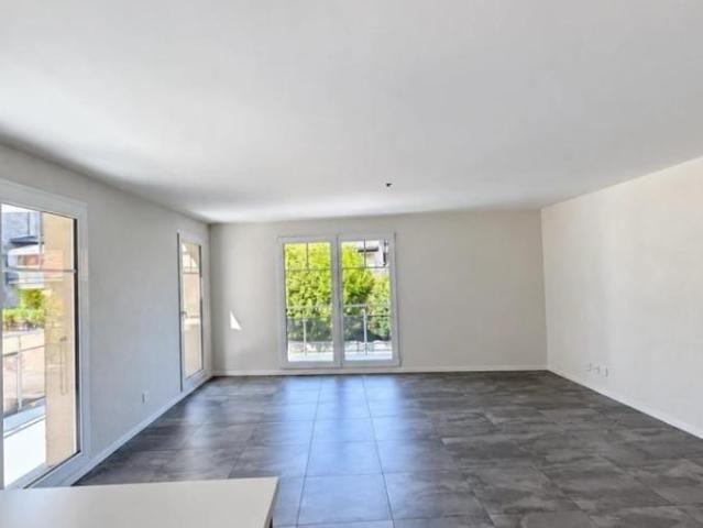 Appartement de 2.5 pièces au 1er étage avec balcon à Villeneuve
