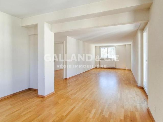 Appartement de 2.5 pièces au 3ème étage avec un balcon