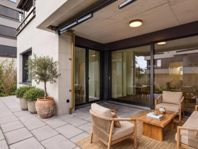 Appartement de 2,5 pièces avec jardin, idéalement situé en périphérie de Zurich
