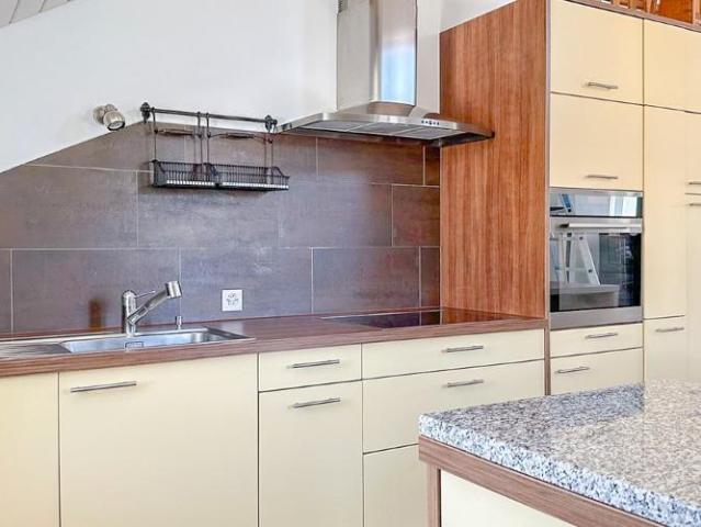 Appartement de 2.5 pièces d'env. 130 m2 au dernier étage