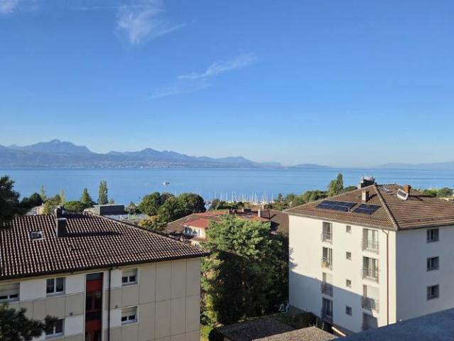 Appartement de 2.5 pièces rénové vue sur le lac