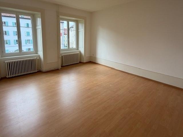 Appartement de 2.5 pièces situé au rez de chaussée ouest, 1er loyer offert
