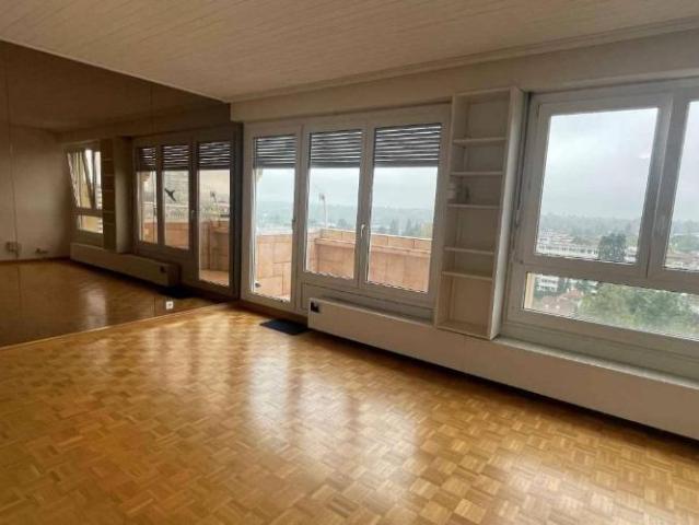 Appartement de 3 pièces au 12ème étage