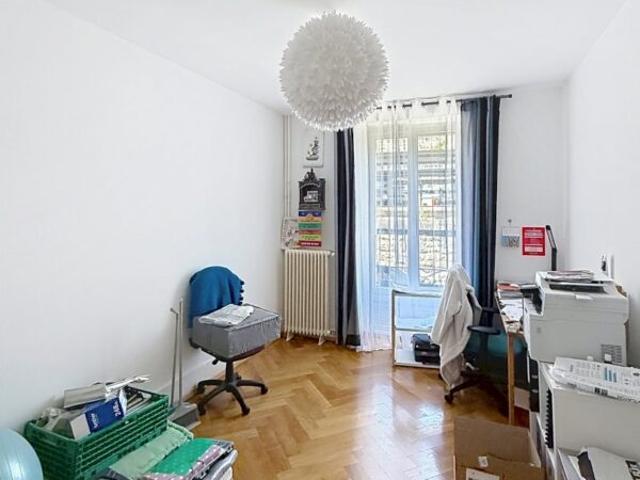 Appartement de 3 pièces au 2ème étage avec poste de conciergerie