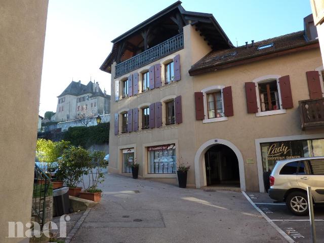 Appartement de 3 pièces au 3ème étage d'env. 96m2.