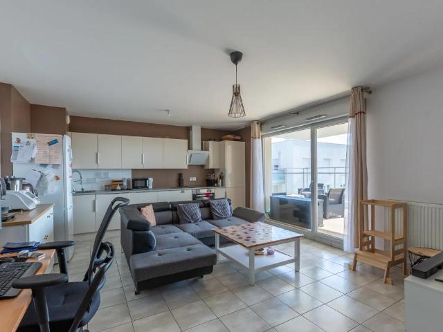 VENDU LOUÉ 3 pièces de 63 m2, situé à Vaulx en Velin