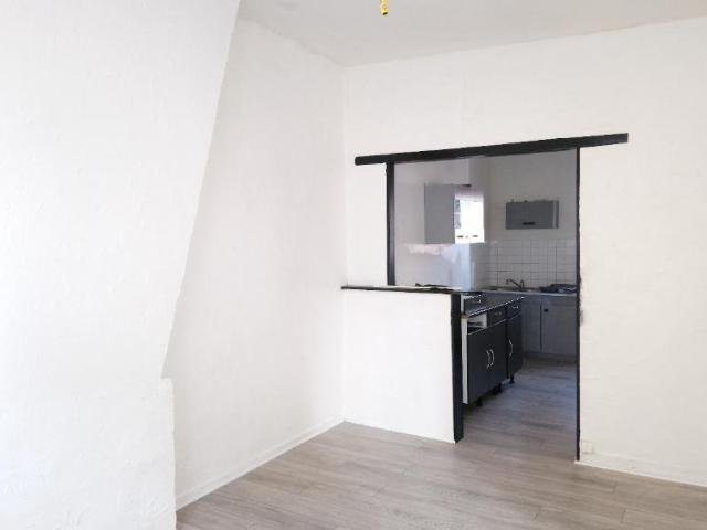 Appartement de 3 pièces libre de suite double vitrage chauffage a inercie