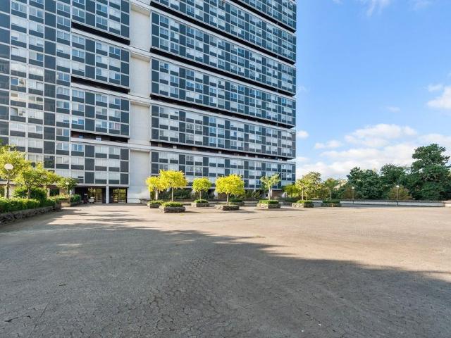 APPARTEMENT DE 3 PIECES RENOVE DANS LA GRANDE TOUR DU LIGNON