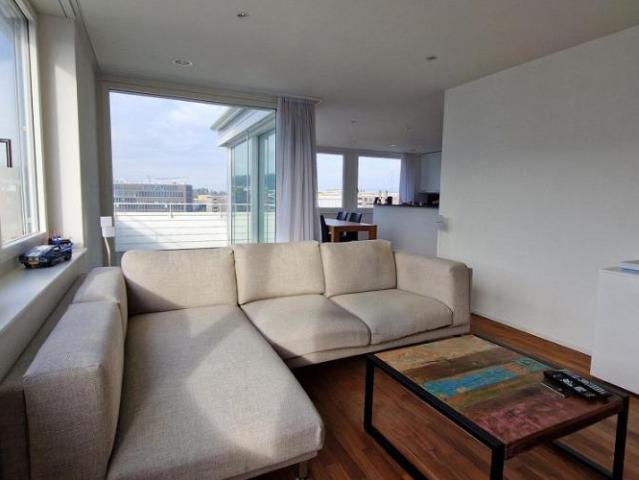 Appartement de 3,5 pièces avec balcon à Adliswil