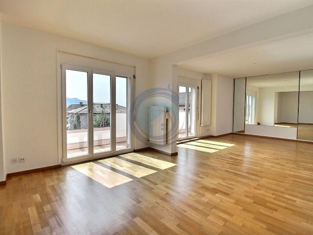APPARTEMENT DE 3,5 PIÈCES AVEC BALCON ET VUE SUR LE LAC