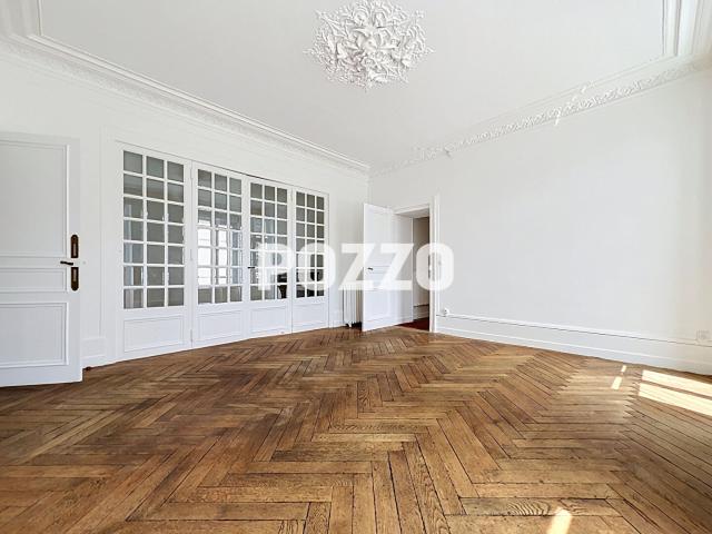 APPARTEMENT DE TYPE F6 EN CENTRE VILLE DE CHERBOURG DANS UN IMMEUBLE DE CARACTERE