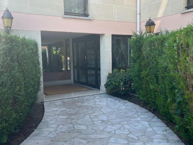 appartement de type f1 de 45 m², jardin et terrasse