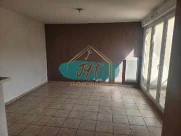 APPARTEMENT DE TYPE F2 + BALCON ET PARKING À LOUVRES