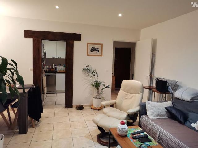 Appartement de type F3 + balcon + une place de parking privative non couverte