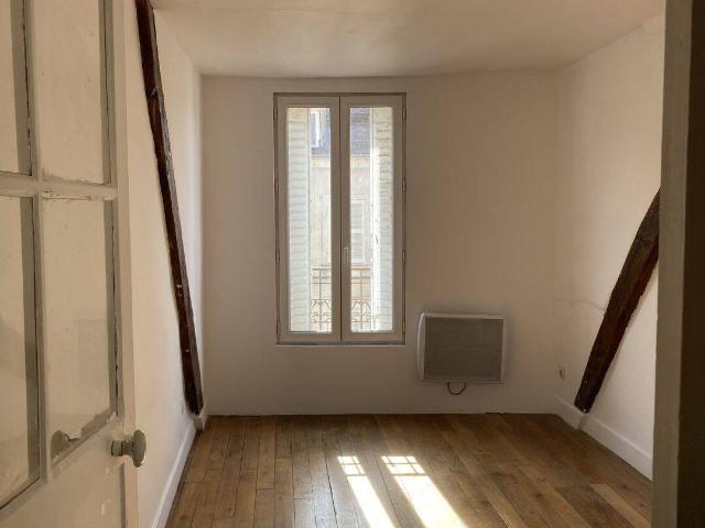 Appartement de type F3 centre ville MONTEREAU FAULT YONNE