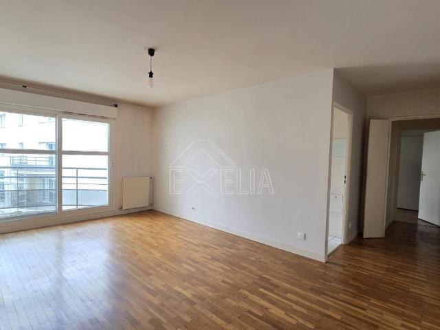 APPARTEMENT DE TYPE F3 EN CENTRE VILLE DE MANTES LA JOLIE AVEC PLACE DE PARKING ET BALCON