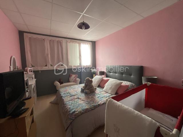 APPARTEMENT DE TYPE F3 / VENDU LOUE/ PROCHE FUTURE LIGNE TRAMWAY / TRES BON ETAT