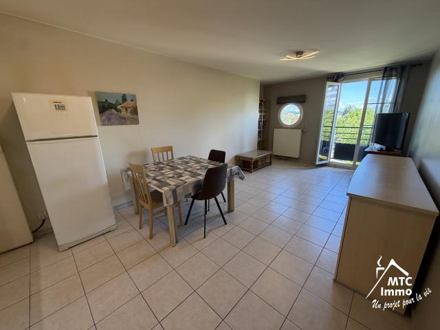 APPARTEMENT DE TYPE T2 / GARAGE