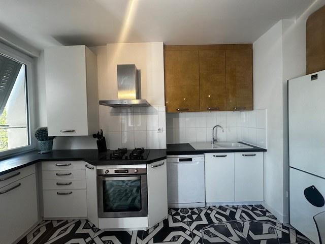 Appartement de type T3meublé trés lumineux avec ascenseur / terrasse / parking