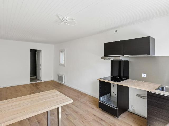 Appartement de type 2, 48m2, plein coeur du Village de la Fare Les Oliviers