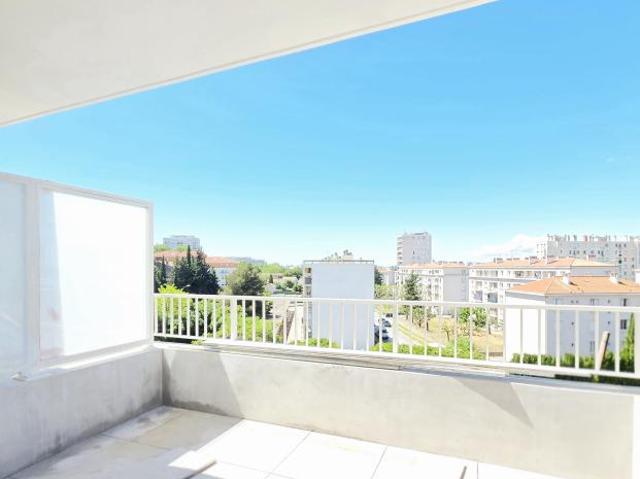Appartement de type 2 55m² en dernier étage + terrasse sans vis à vis