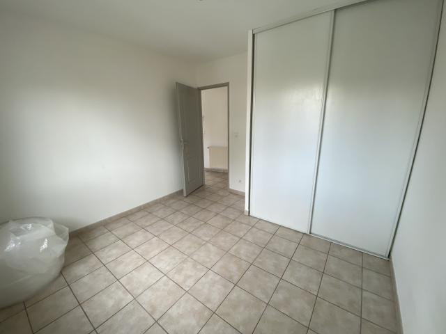 APPARTEMENT DE TYPE 2 + PARKING + GARAGE A TOURNON SUR RHONE