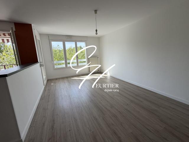 VOIRON APPARTEMENT T3 VUE DEGAGEE