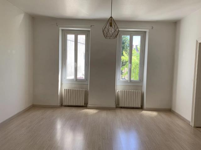 Appartement de type 3 de 99 m² env. au 1er étage Proche ttes c