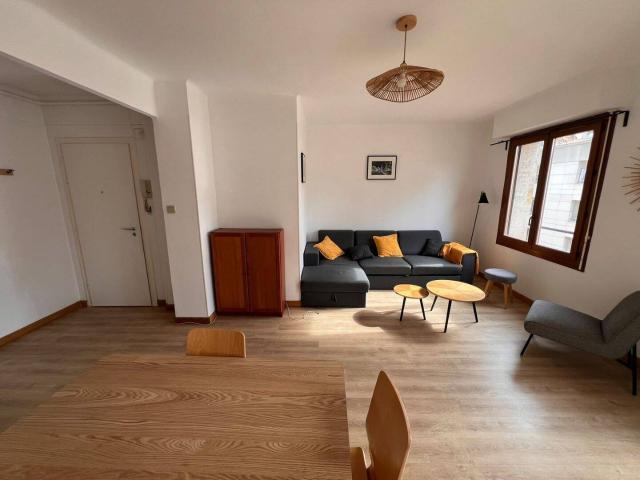 Appartement de type 3 meublé + 2 balcons et cave