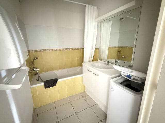 APPARTEMENT DE TYPE 3 PISCINE PARKINGS