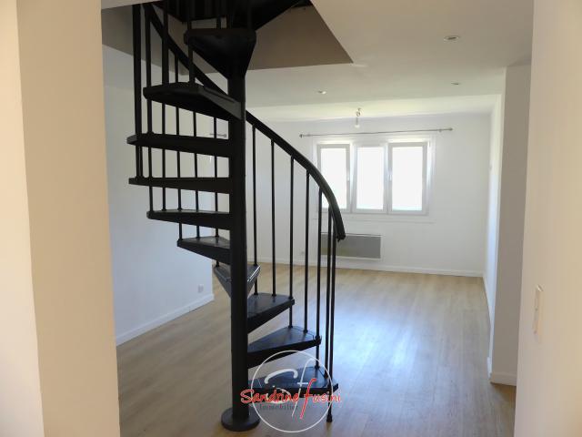 Appartement de type 4 pièces dans maison d'habitation composée de 2 logements