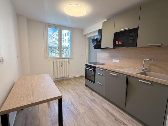 APPARTEMENT DE TYPE 5 REFAIT A NEUF GARAGE CAVE