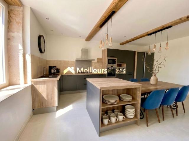 Appartement de caractère 3 pièces 79 m² avec cave et stationnements