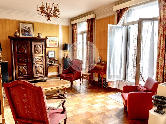 APPARTEMENT DE CARACTÈRE 119 M2 VOLUMES EXCEPTIONNELS À DEUX PAS DE CASTELLANE