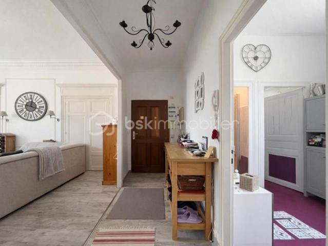 APPARTEMENT DE CARACTÈRE AU CŒUR D'UN PARC PRIVÉ DE 1,5 HECTARE