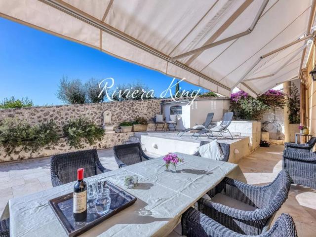 Appartement de caractère avec terrasse panoramique et studio. 84m² Villefranche sur Mer